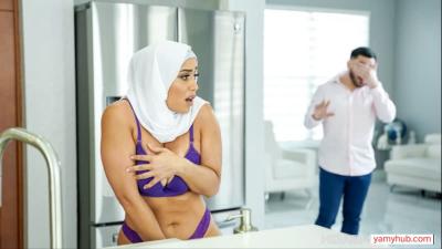 Femmes musulmanes hijab gros seins gros cul carmela clutch monte sur la bite du propriétaire de la maison